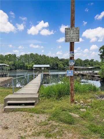 28251 Shore Road, Warsaw, MO 65355