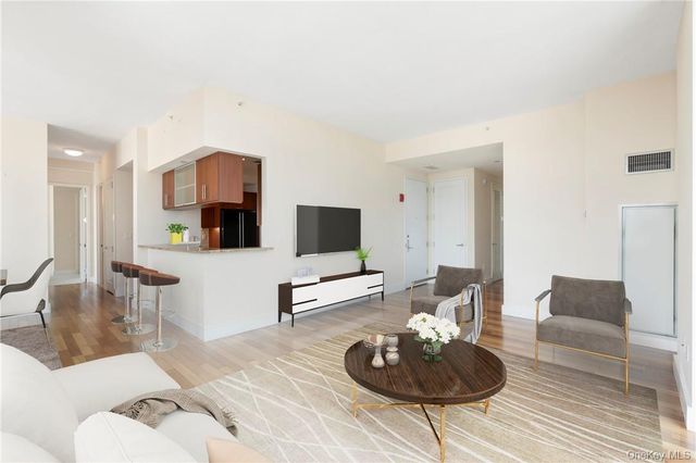 175 Huguenot Street PH301, New Rochelle, NY 10801