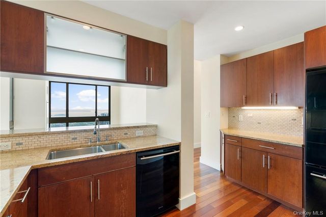 175 Huguenot Street PH301, New Rochelle, NY 10801