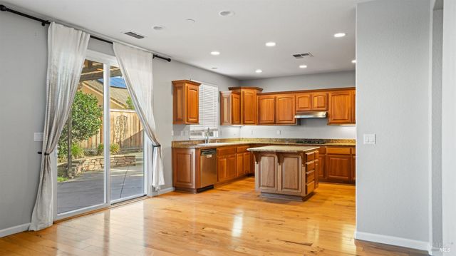 1006 Champion Pl, Vacaville, CA 95687