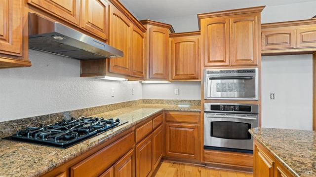 1006 Champion Pl, Vacaville, CA 95687