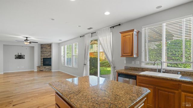 1006 Champion Pl, Vacaville, CA 95687