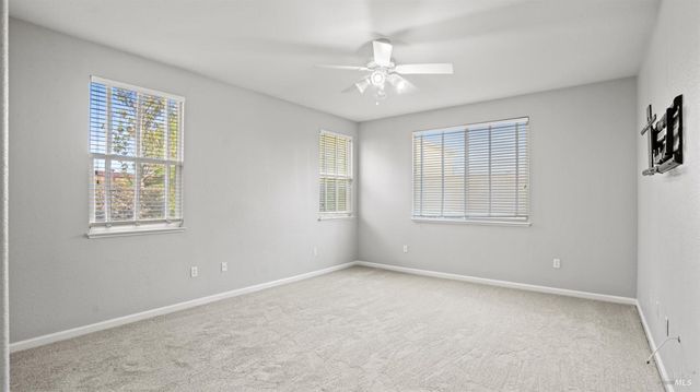 1006 Champion Pl, Vacaville, CA 95687