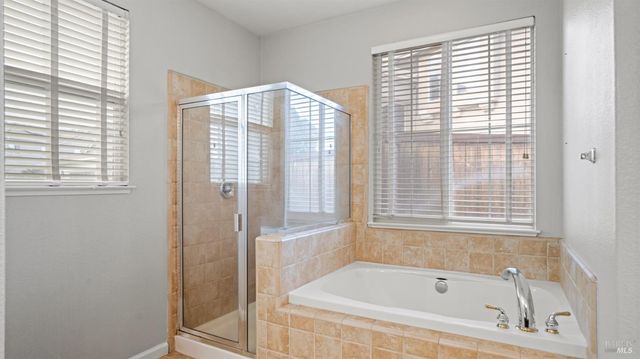 1006 Champion Pl, Vacaville, CA 95687