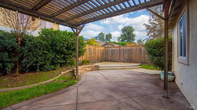 1006 Champion Pl, Vacaville, CA 95687