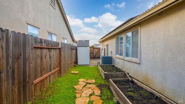 1006 Champion Pl, Vacaville, CA 95687