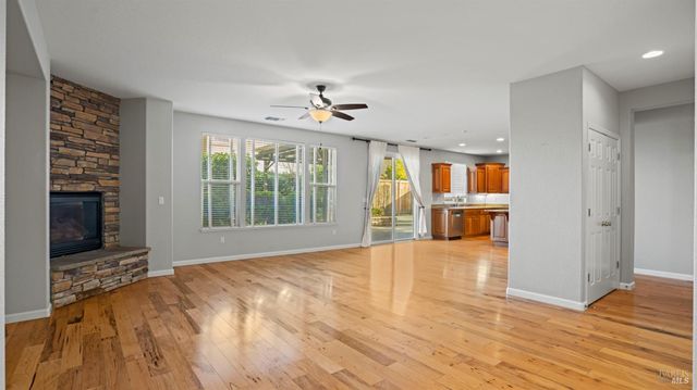 1006 Champion Pl, Vacaville, CA 95687