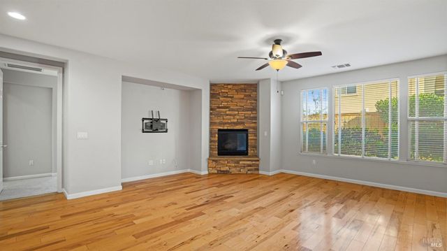 1006 Champion Pl, Vacaville, CA 95687