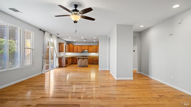 1006 Champion Pl, Vacaville, CA 95687