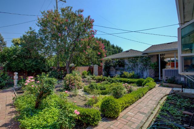 1871 El Camino Dr, Turlock, CA 95380