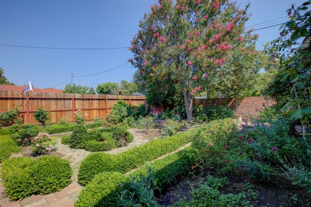 1871 El Camino Dr, Turlock, CA 95380