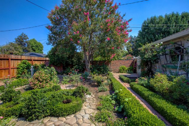 1871 El Camino Dr, Turlock, CA 95380
