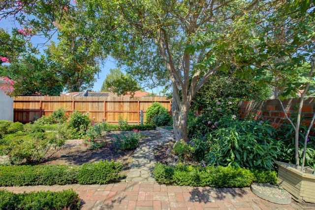 1871 El Camino Dr, Turlock, CA 95380