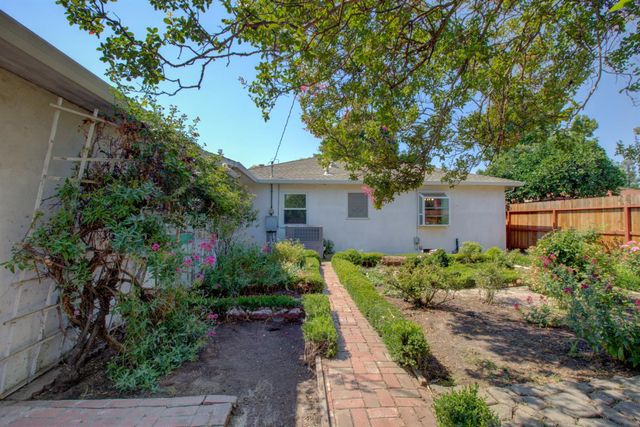1871 El Camino Dr, Turlock, CA 95380