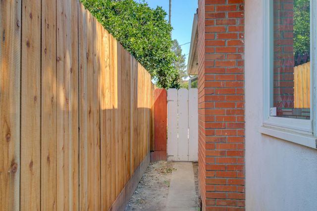 1871 El Camino Dr, Turlock, CA 95380