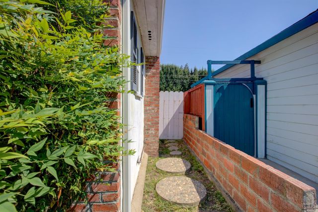 1871 El Camino Dr, Turlock, CA 95380