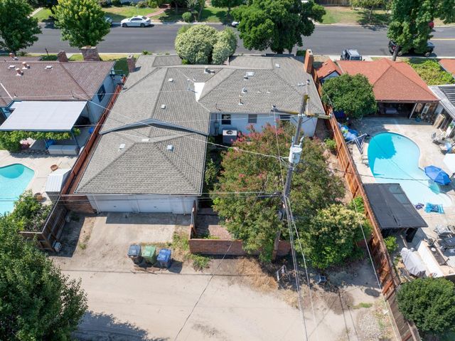 1871 El Camino Dr, Turlock, CA 95380