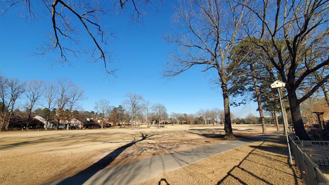 24 Fairway Woods Circle, Maumelle, AR 72113