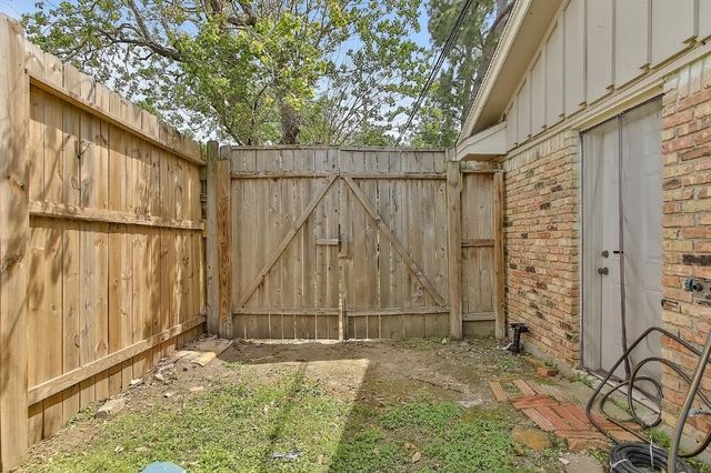1719 Longhorn Drive, Houston, TX 77080