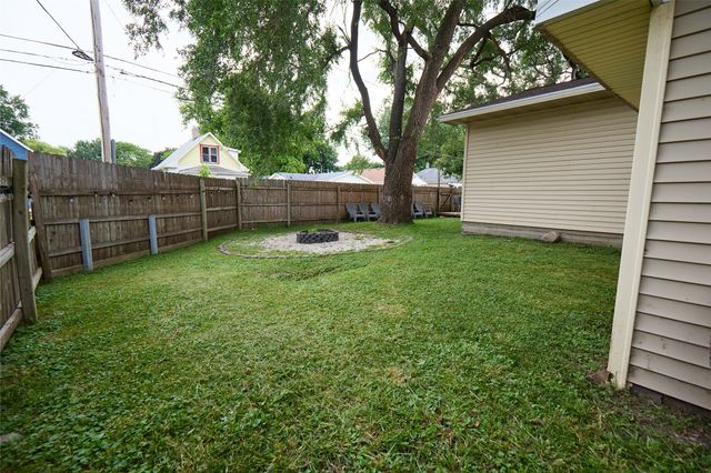 2228 Maple Street, Des Moines, IA 50317