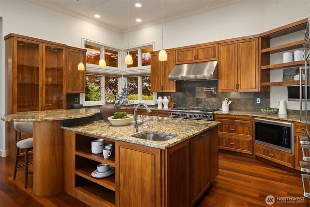 3052 NE Harrison Street, Issaquah, WA 98029