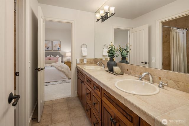 3052 NE Harrison Street, Issaquah, WA 98029