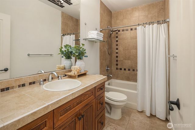 3052 NE Harrison Street, Issaquah, WA 98029