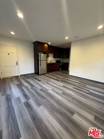 133 S Crescent Drive 8, Beverly Hills, CA 90212