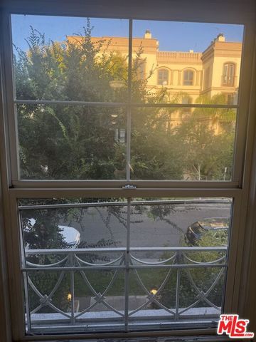 133 S Crescent Drive 8, Beverly Hills, CA 90212