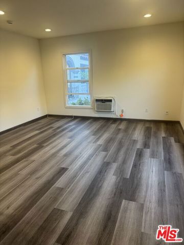 133 S Crescent Drive 8, Beverly Hills, CA 90212