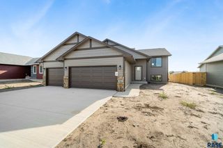 804 N JUNIPER St, Lennox, SD 57039