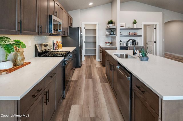 11485 N SIMMONS LN, Rathdrum, ID 83858