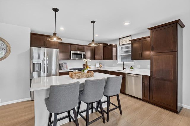 1350 Arrowood CIRCLE W, Oconomowoc, WI 53066