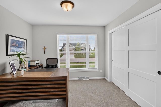 1350 Arrowood CIRCLE W, Oconomowoc, WI 53066