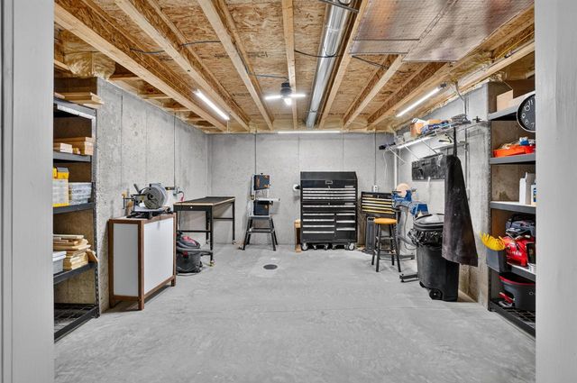 1350 Arrowood CIRCLE W, Oconomowoc, WI 53066