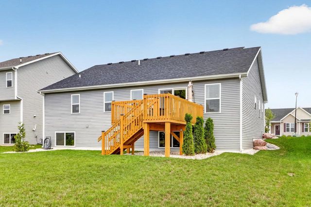 1350 Arrowood CIRCLE W, Oconomowoc, WI 53066