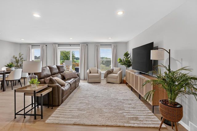 1350 Arrowood CIRCLE W, Oconomowoc, WI 53066