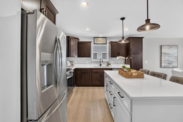 1350 Arrowood CIRCLE W, Oconomowoc, WI 53066