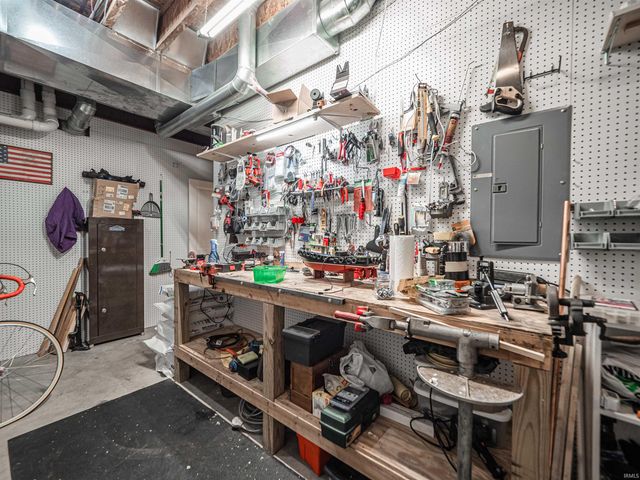 6288 Woodsboro Road, Newburgh, IN 47630