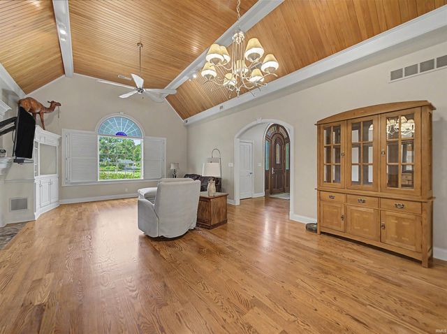 6288 Woodsboro Road, Newburgh, IN 47630