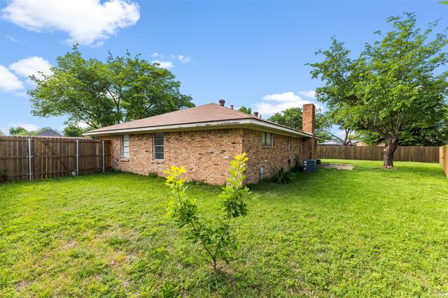 1705 Santa Clara Court, Grand Prairie, TX 75051