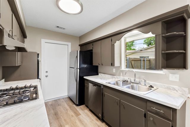 1705 Santa Clara Court, Grand Prairie, TX 75051