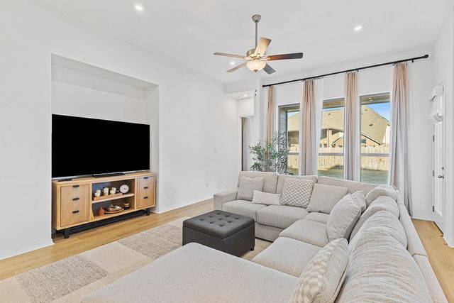 309 Hollister DR, Liberty Hill, TX 78642