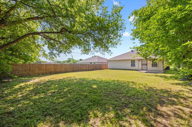 2206 Spikes Street, Grand Prairie, TX 75051