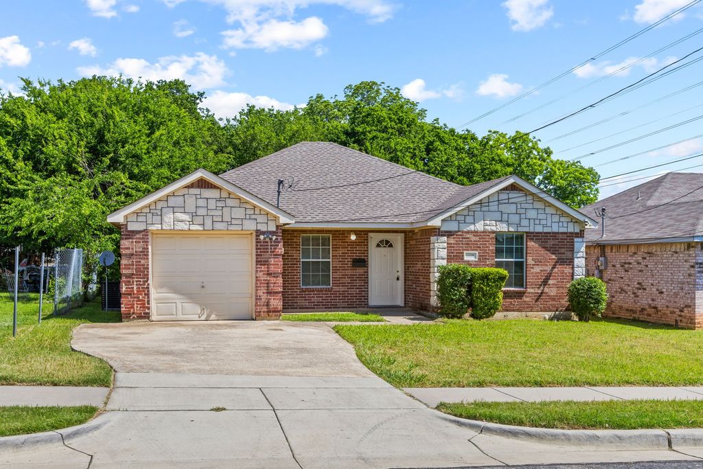 2206 Spikes Street, Grand Prairie, TX 75051