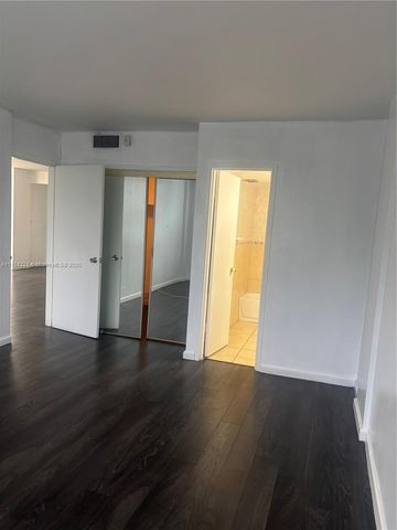 3660 NE 166th St 215, North Miami Beach, FL 33160