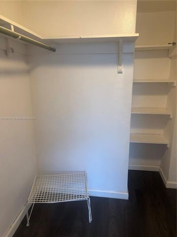 3660 NE 166th St 215, North Miami Beach, FL 33160