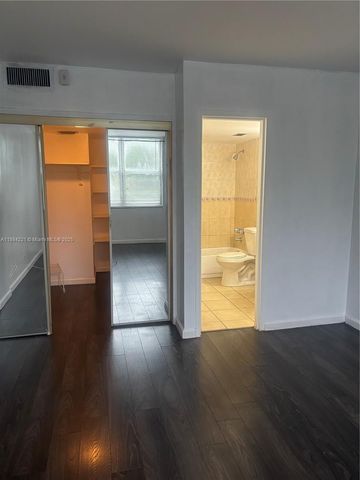 3660 NE 166th St 215, North Miami Beach, FL 33160