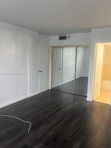 3660 NE 166th St 215, North Miami Beach, FL 33160