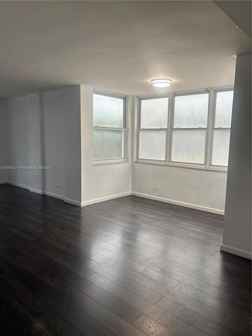 3660 NE 166th St 215, North Miami Beach, FL 33160